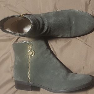 MICHAEL Michael Kors Lainey Flat Bootie Ivy Size 9 Green Leather Suede